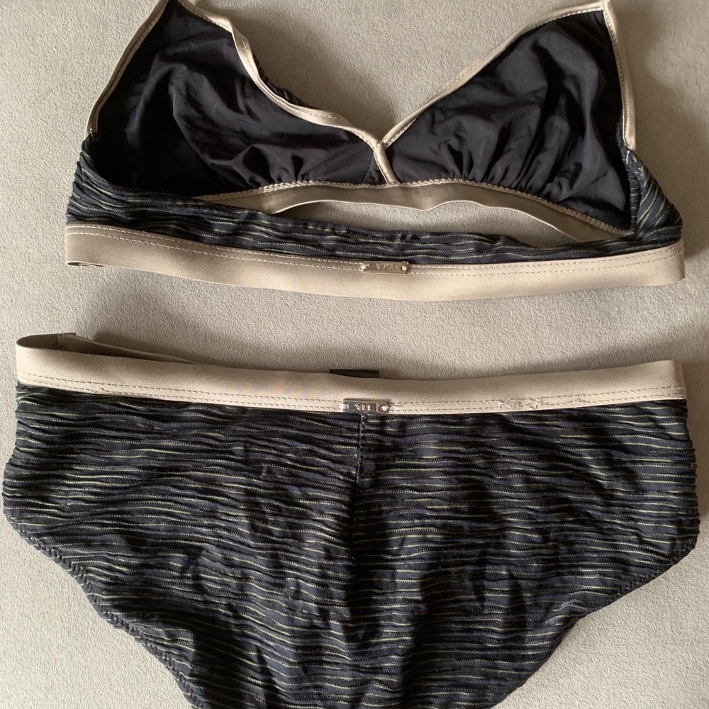 VPL Bikini - Picture 5 of 9